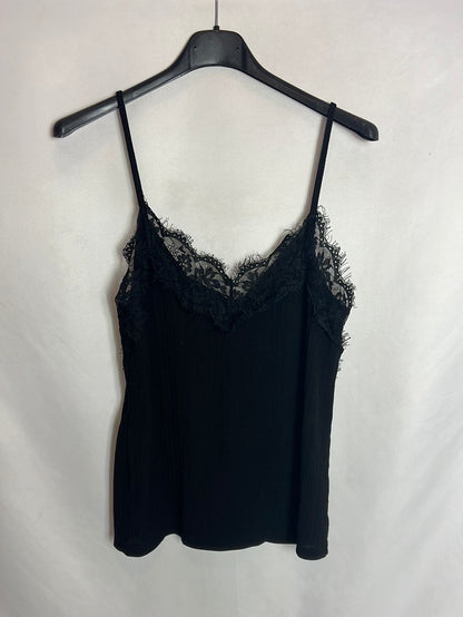 ZARA. Top negro textura y encaje. T S
