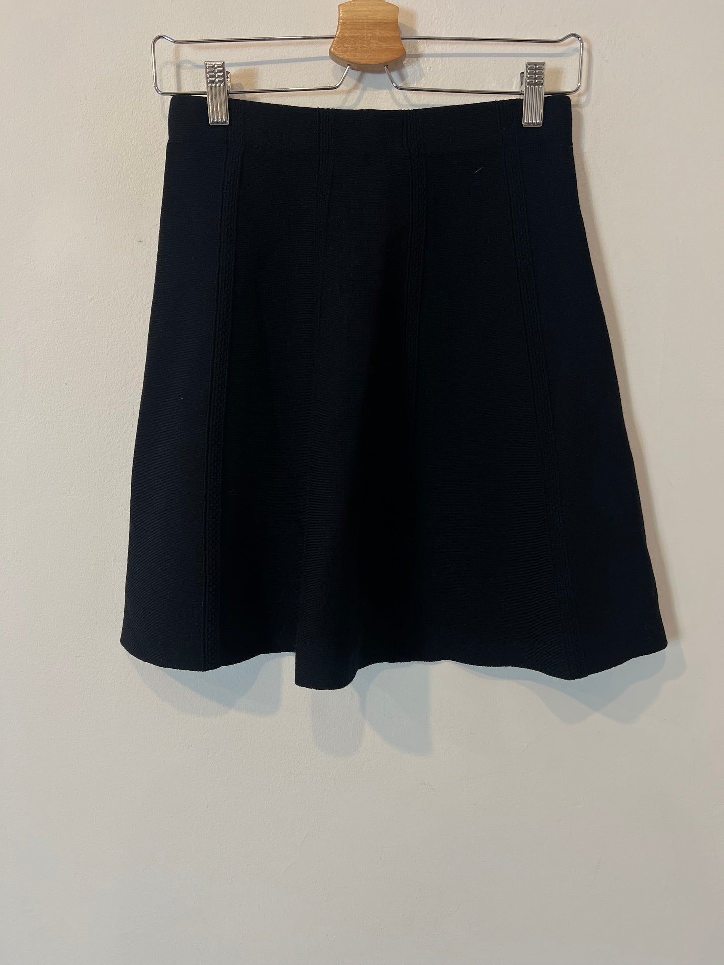 ZARA. Falda negra punto T.xs