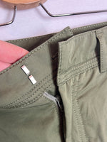 MASSIMO DUTTI. Pantalón verde pata ancha textura. T 34