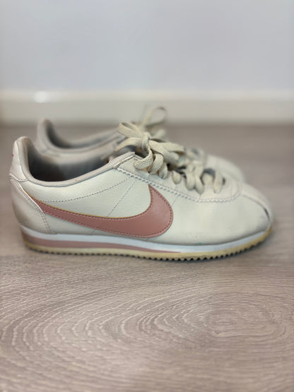 NIKE. Zapatillas piel logo rosa. T 40,5