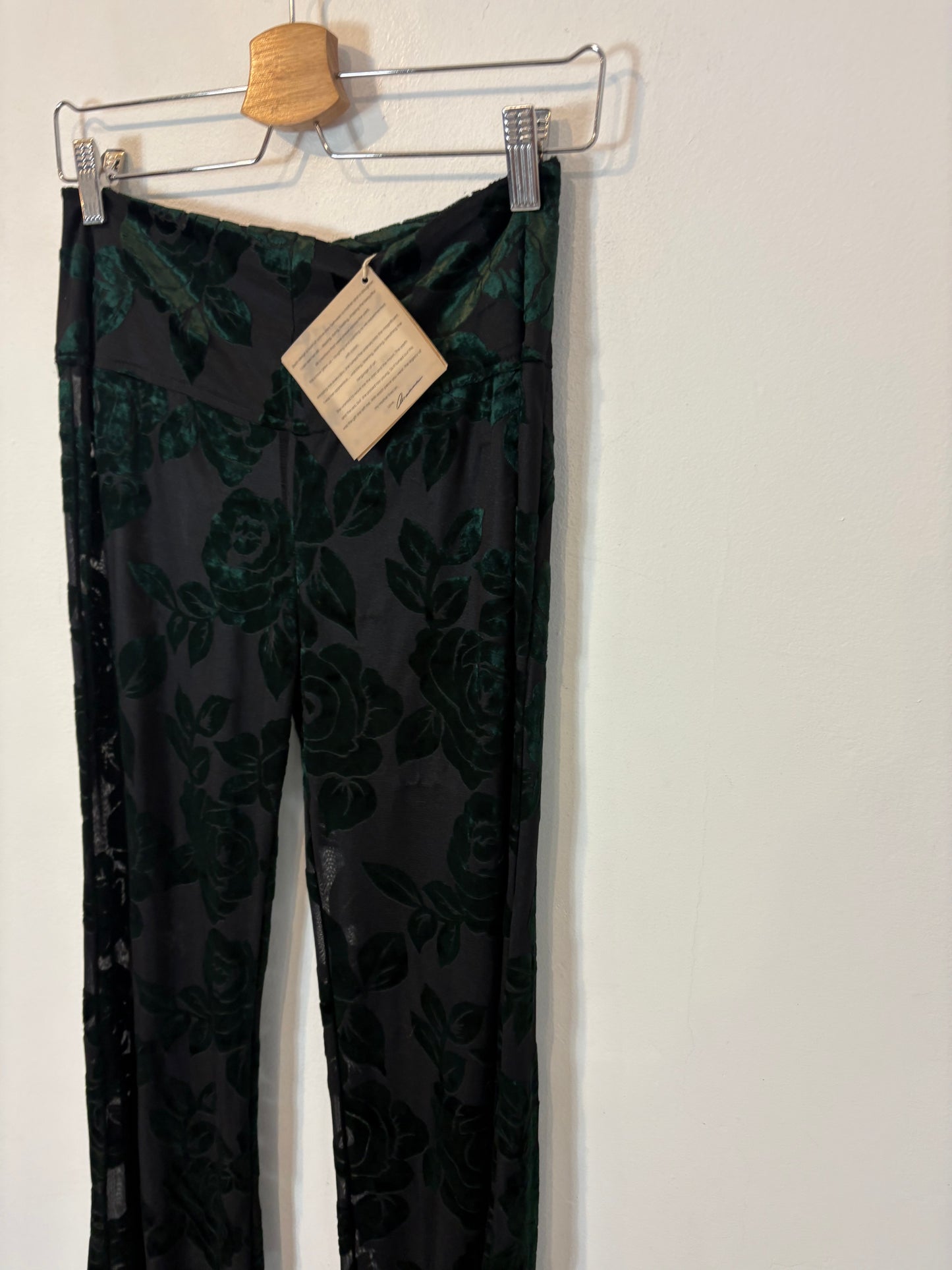 RAMONALARUE. Pantalón fluido con terciopelo