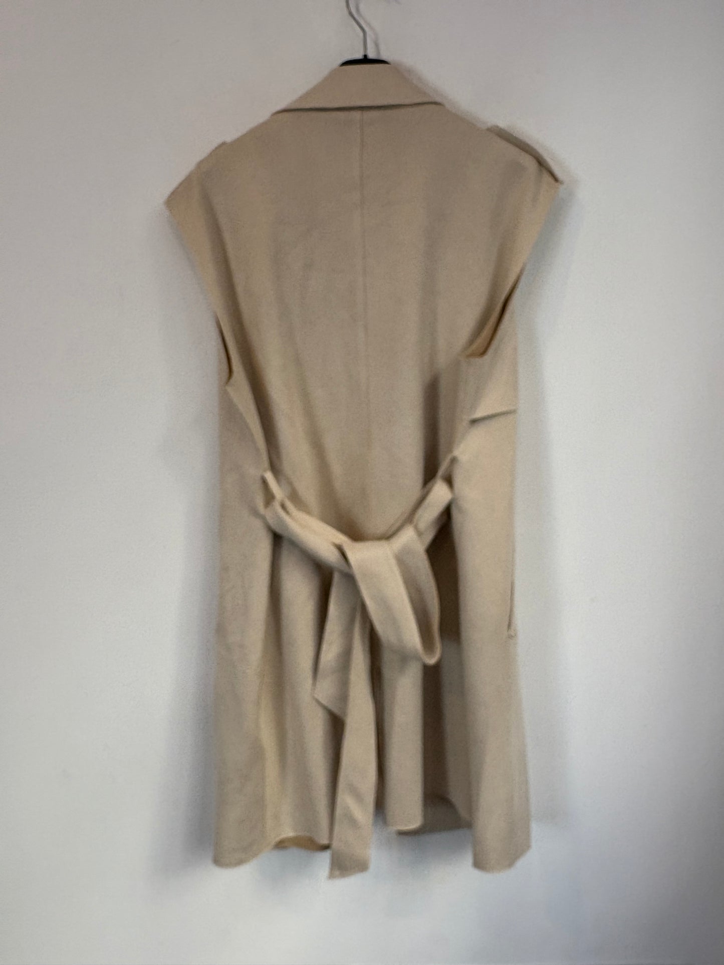CORTEFIEL. Chaleco beige textura