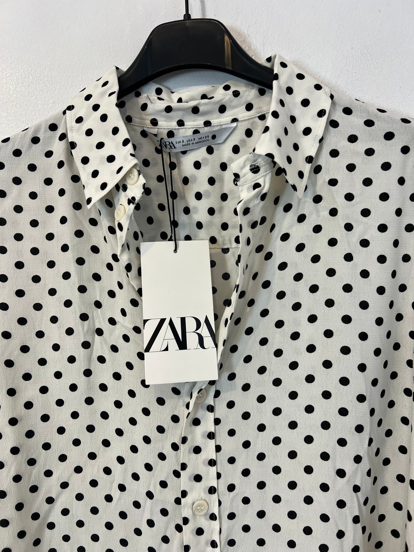 ZARA. Blusa fluida lunares