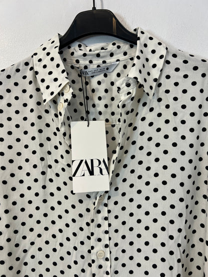 ZARA. Blusa fluida lunares