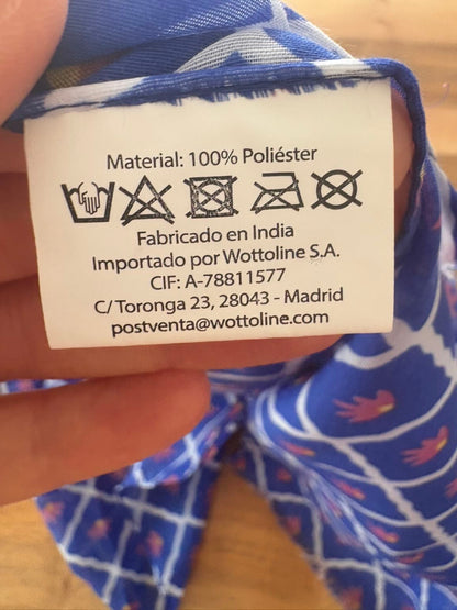 Pañuelo azul estampado