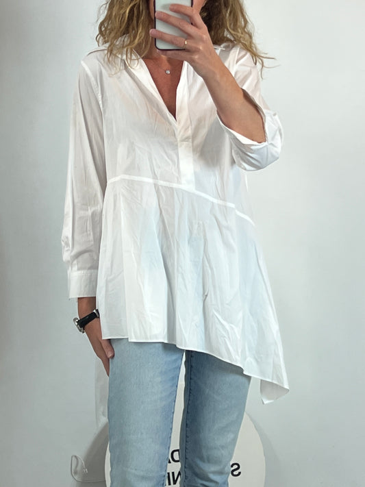 ZARA. Camisa blanca larga asimétrica. T. M