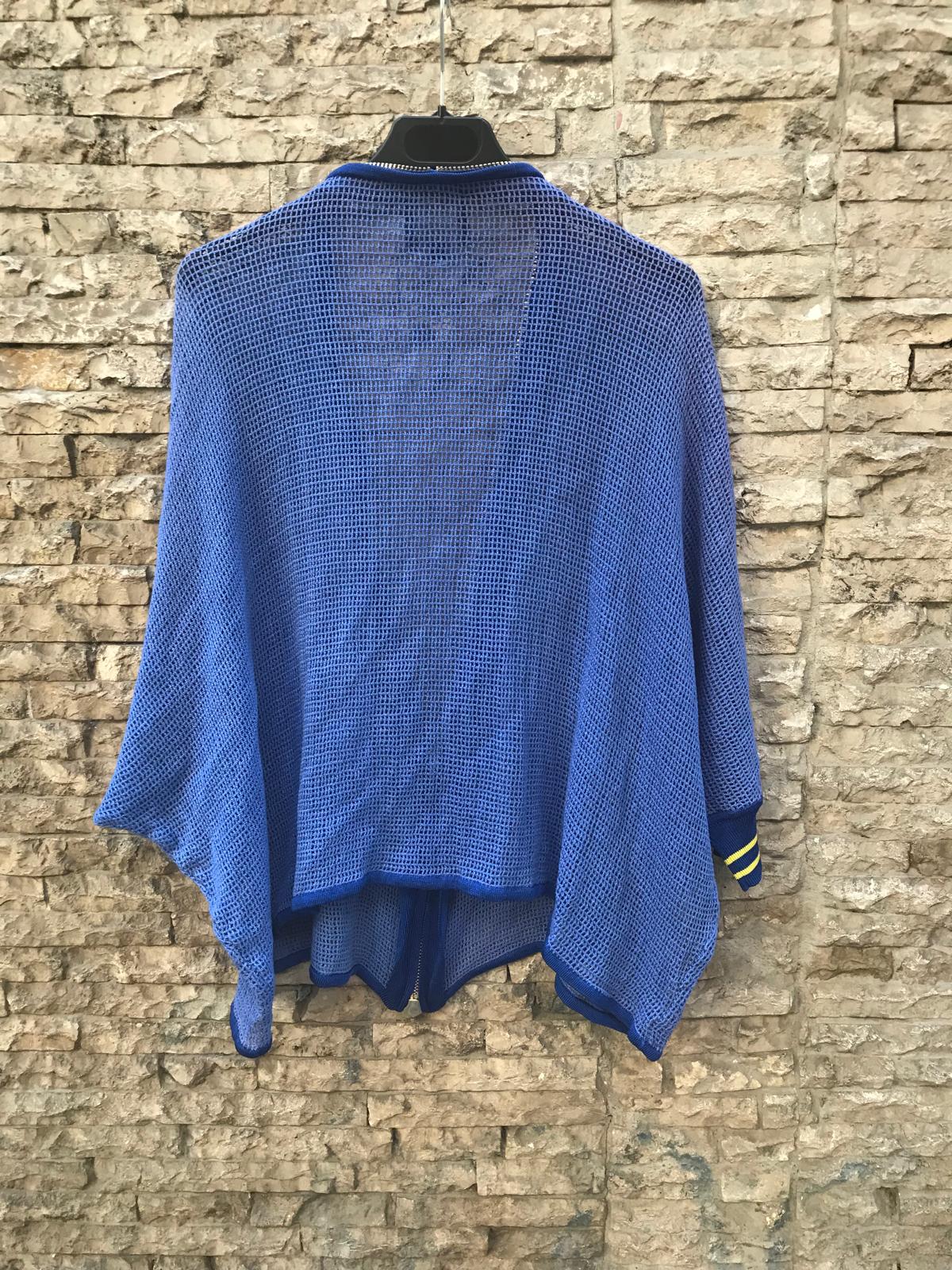 HOTEL PARTICULIER. Chaqueta azul calada