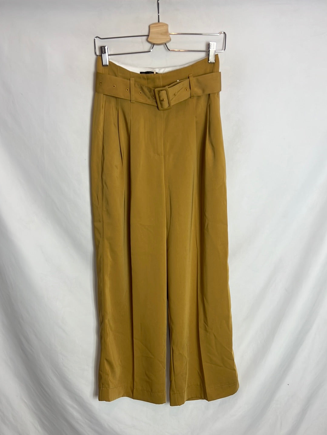 SFERA. Flowy, pleated mustard trousers. Size 36