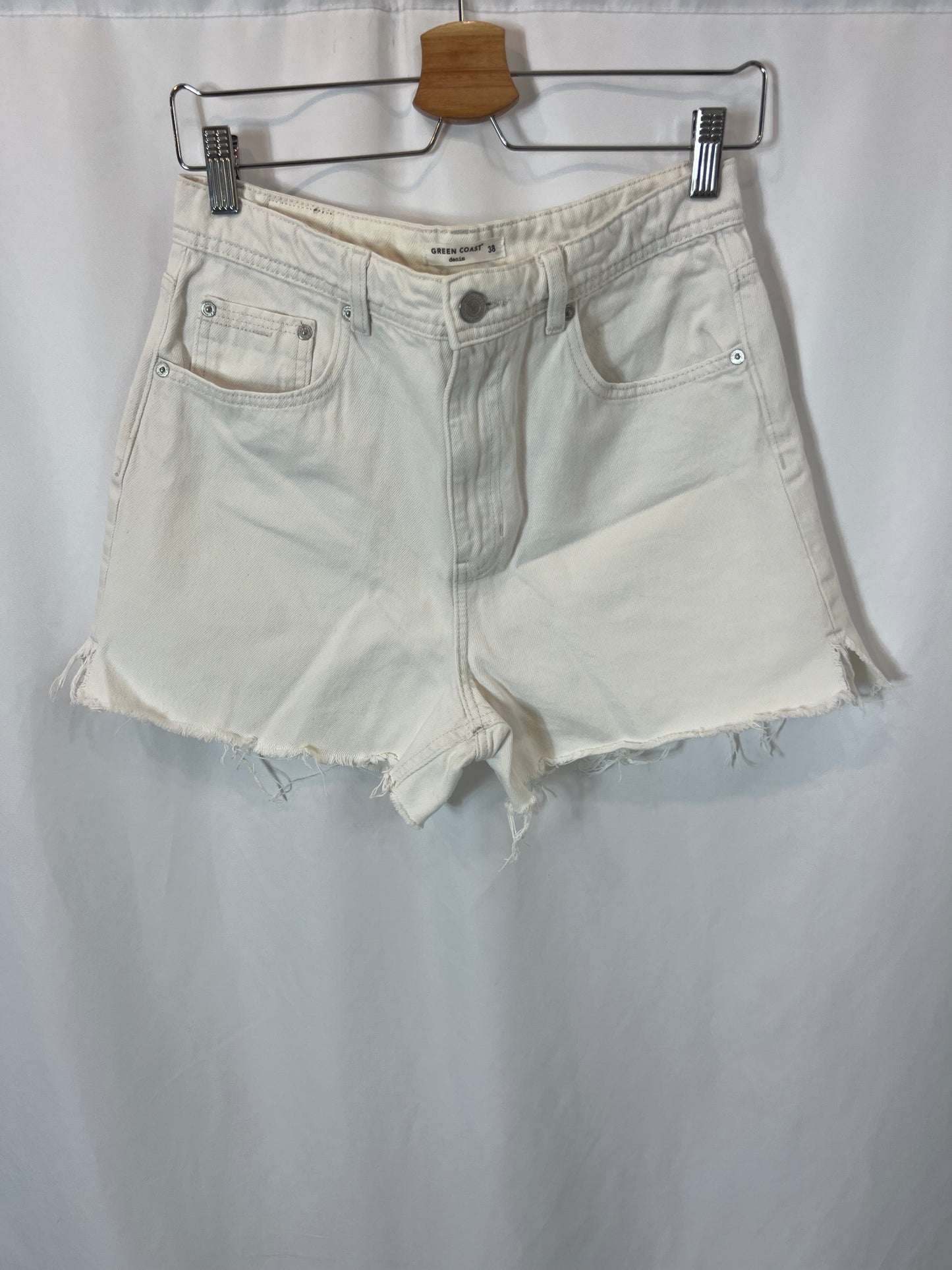 GREEN COAST. White denim shorts. T 38