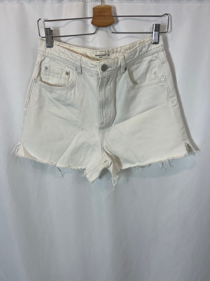GREEN COAST. White denim shorts. T 38