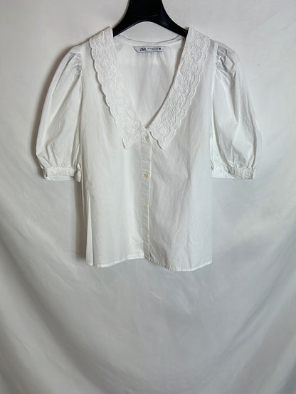 ZARA. Camisa blanca cuello bordado T.s
