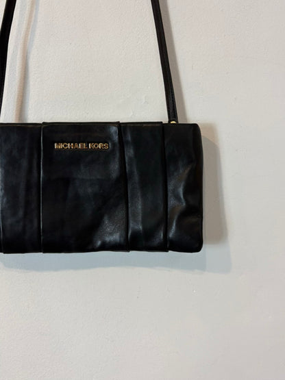 MICHAEL KORS. Bolso negro piel asa larga