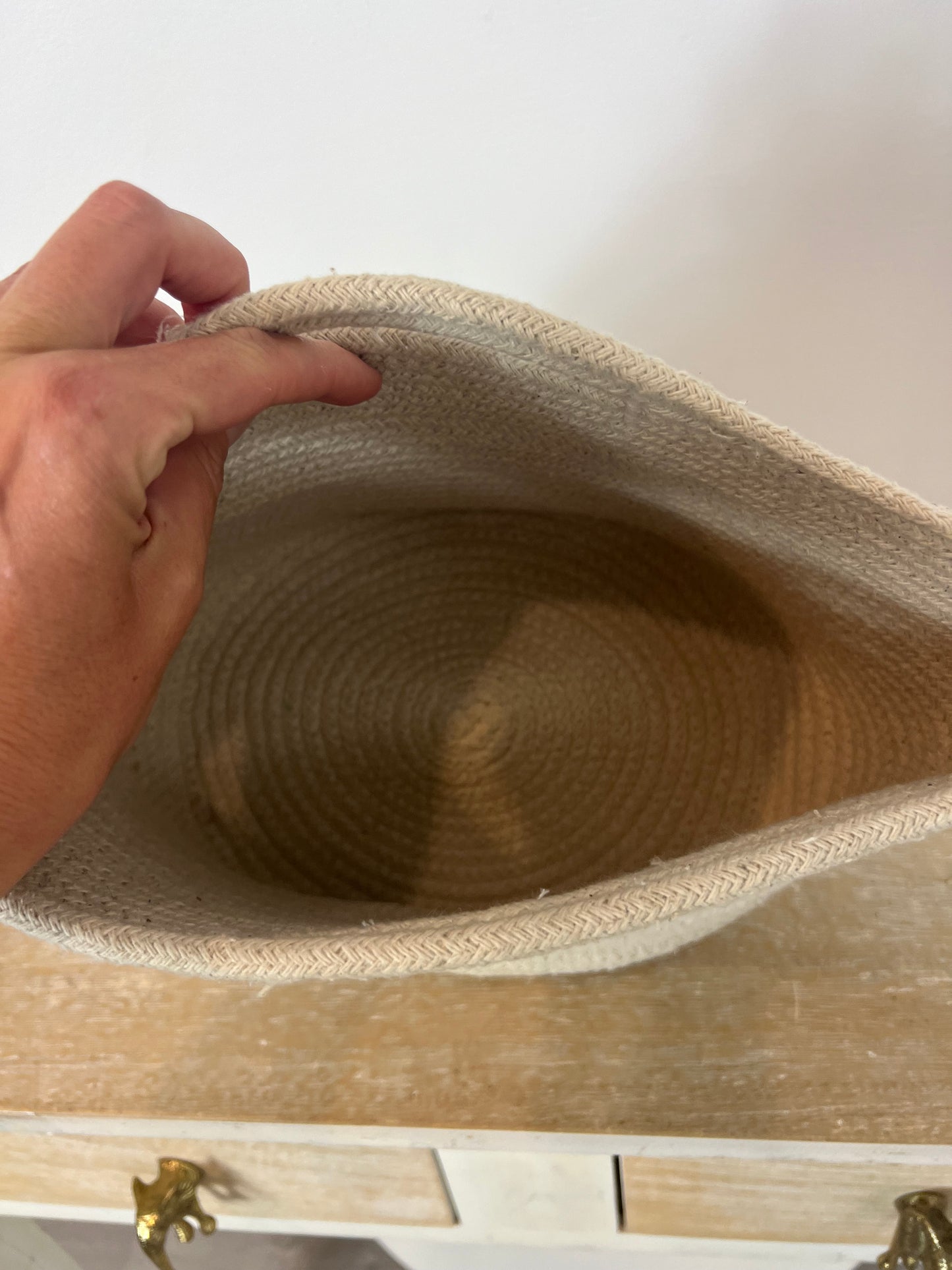 OTRAS. Bolso de mano tela beige