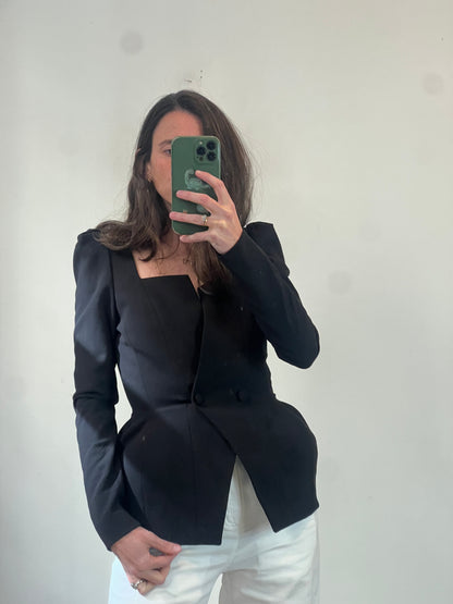 CIMER. Blazer negra detalle cintura