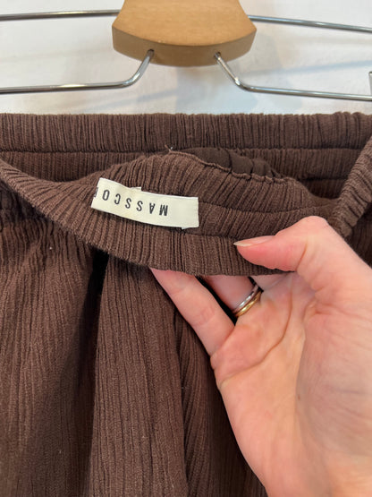 MASSCOB. Pantalón marrón textura. T XS