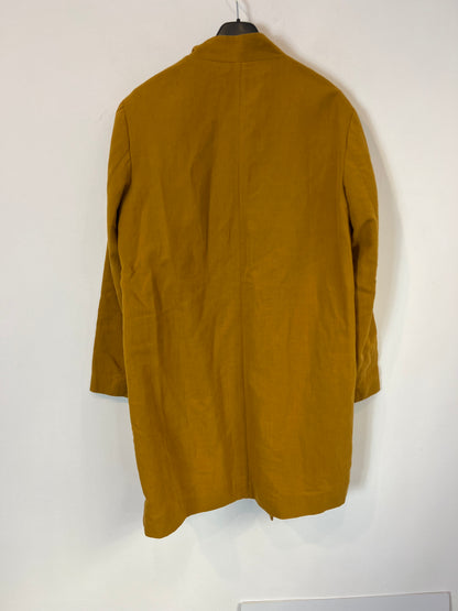 ZARA. Chaqueta larga mostaza. T M