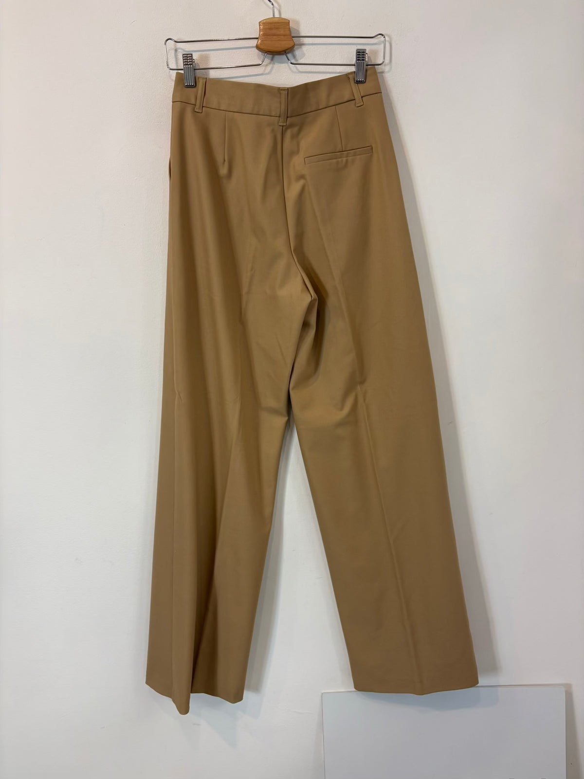 ZARA. Traje de chaqueta beige sastre