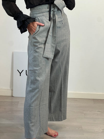 UTERQÜE. Grey bow tie trousers Tm