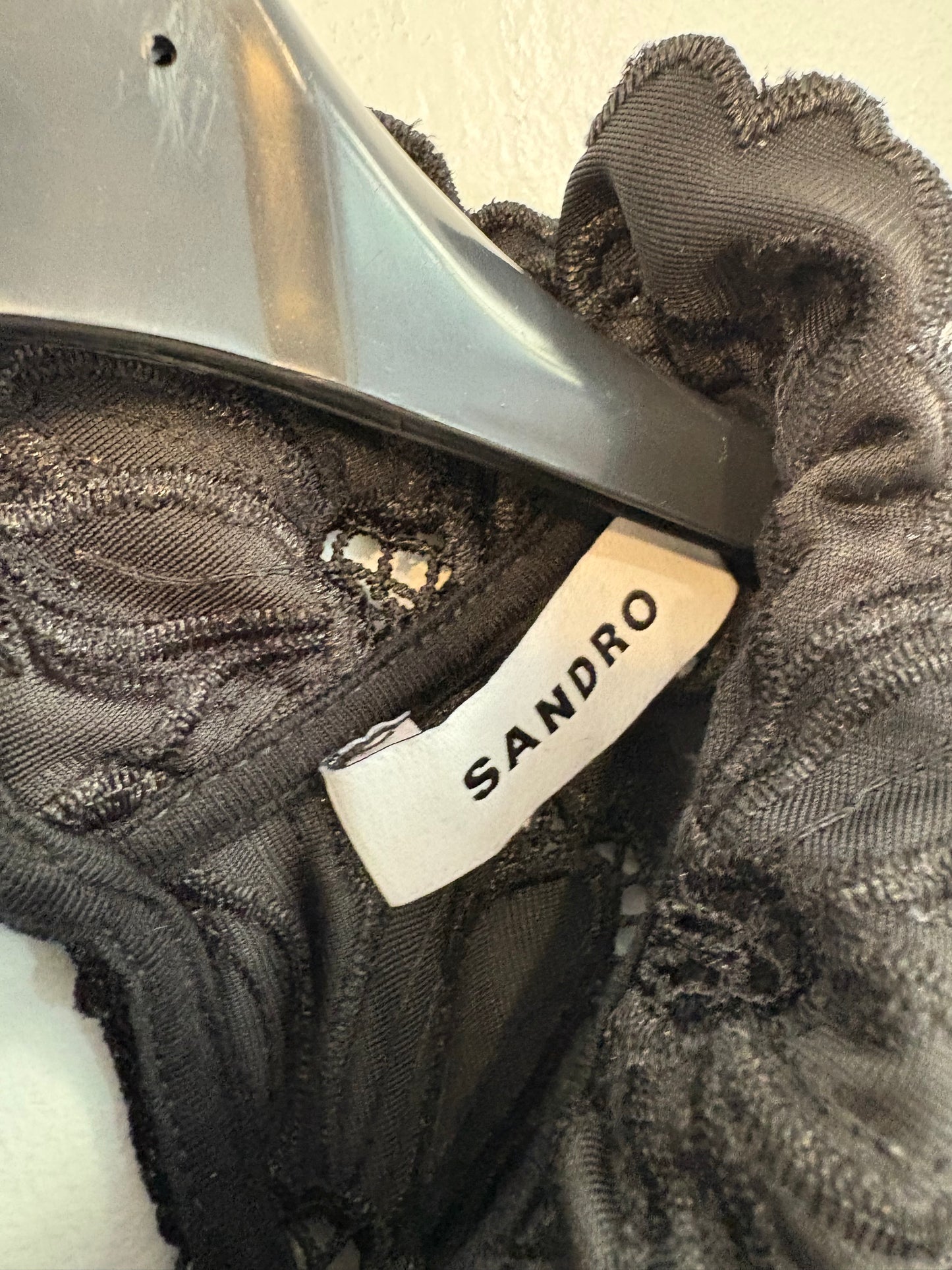 SANDRO. Top negro flores encaje T.2(s/m)