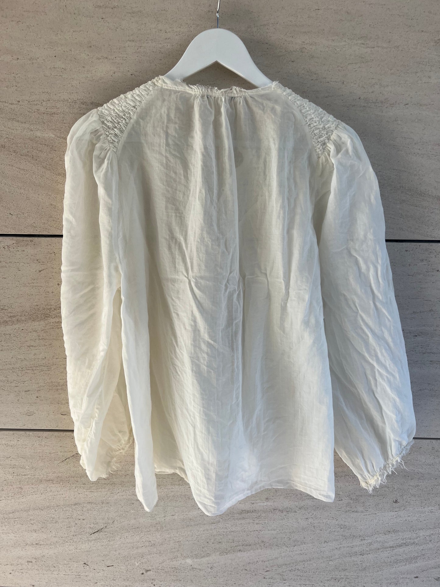 MASSIMO DUTTI. Beige blouse with gathered neckline. TS