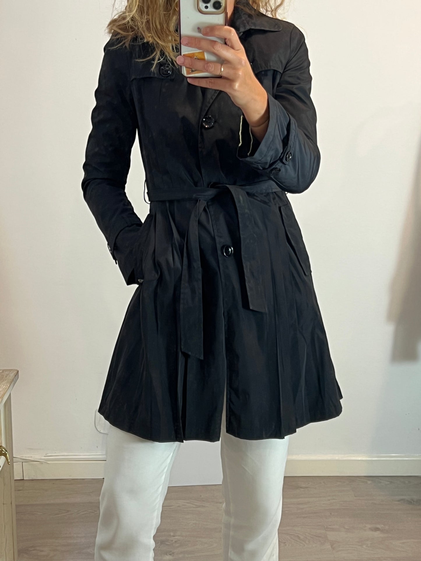 EMPORIO ARMANI. Gabardina negra T.36