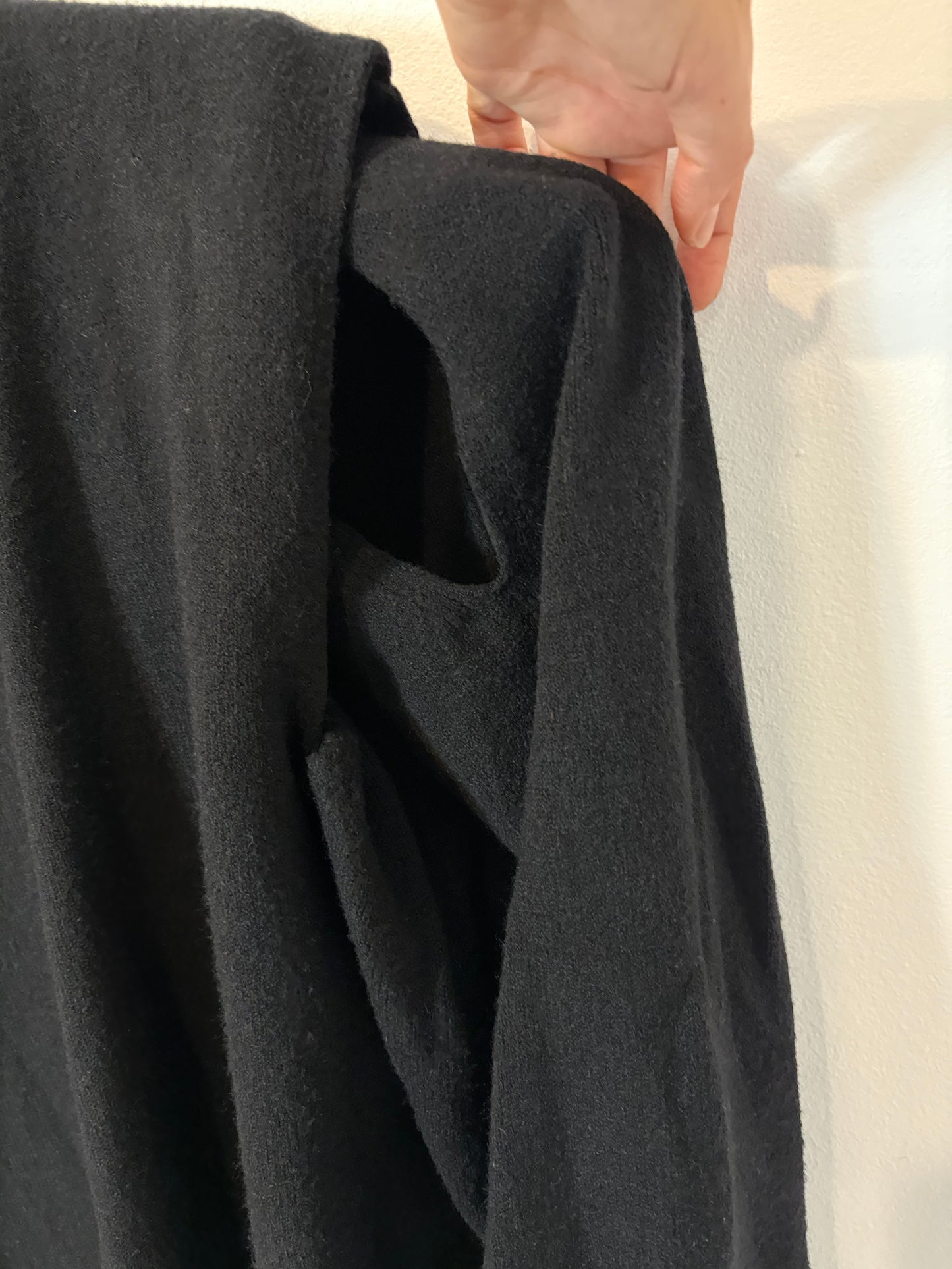 ZARA. Jersey negro detalle hombro