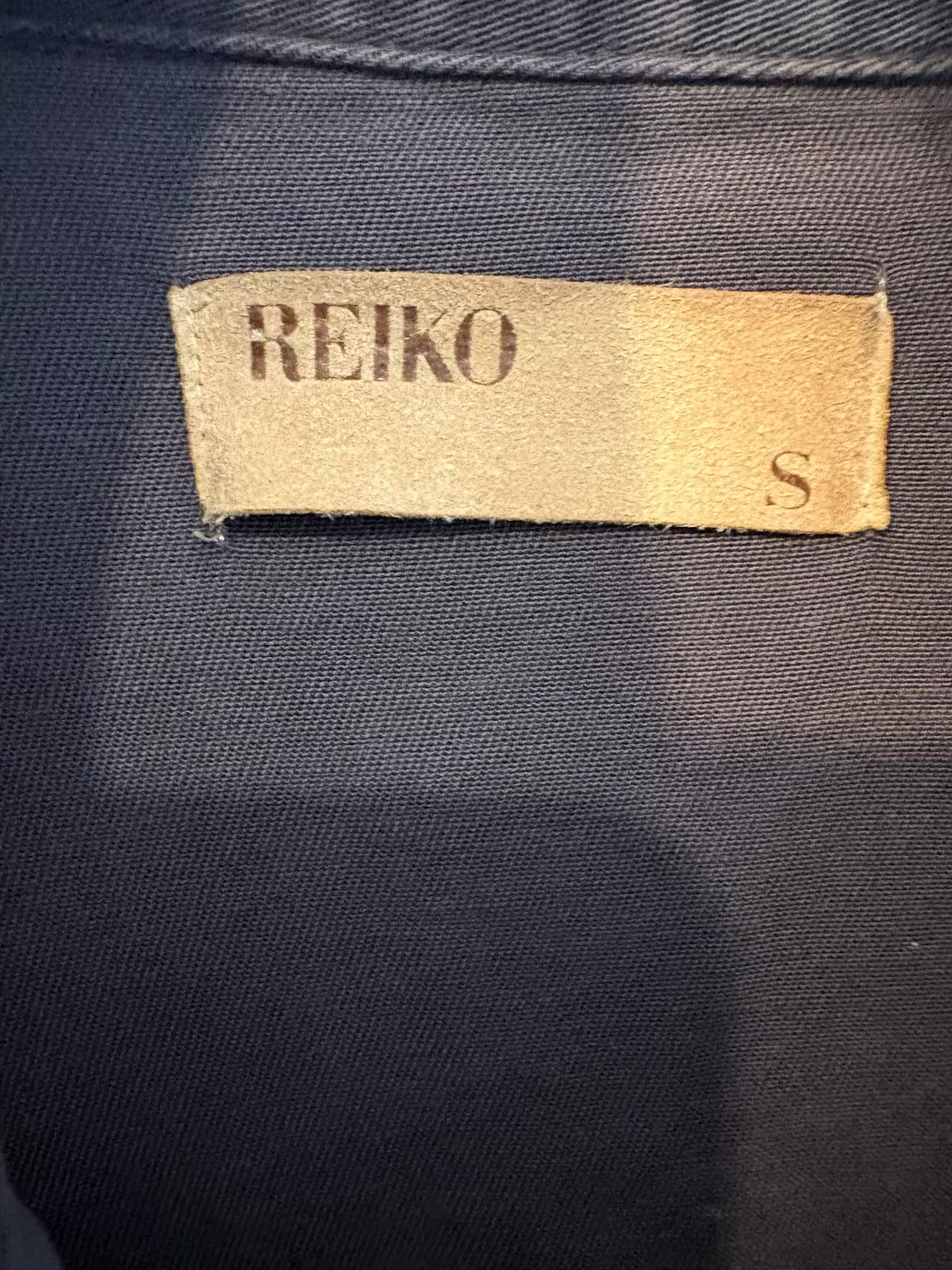 REIKO. Chaqueta azul estilo militar bordados