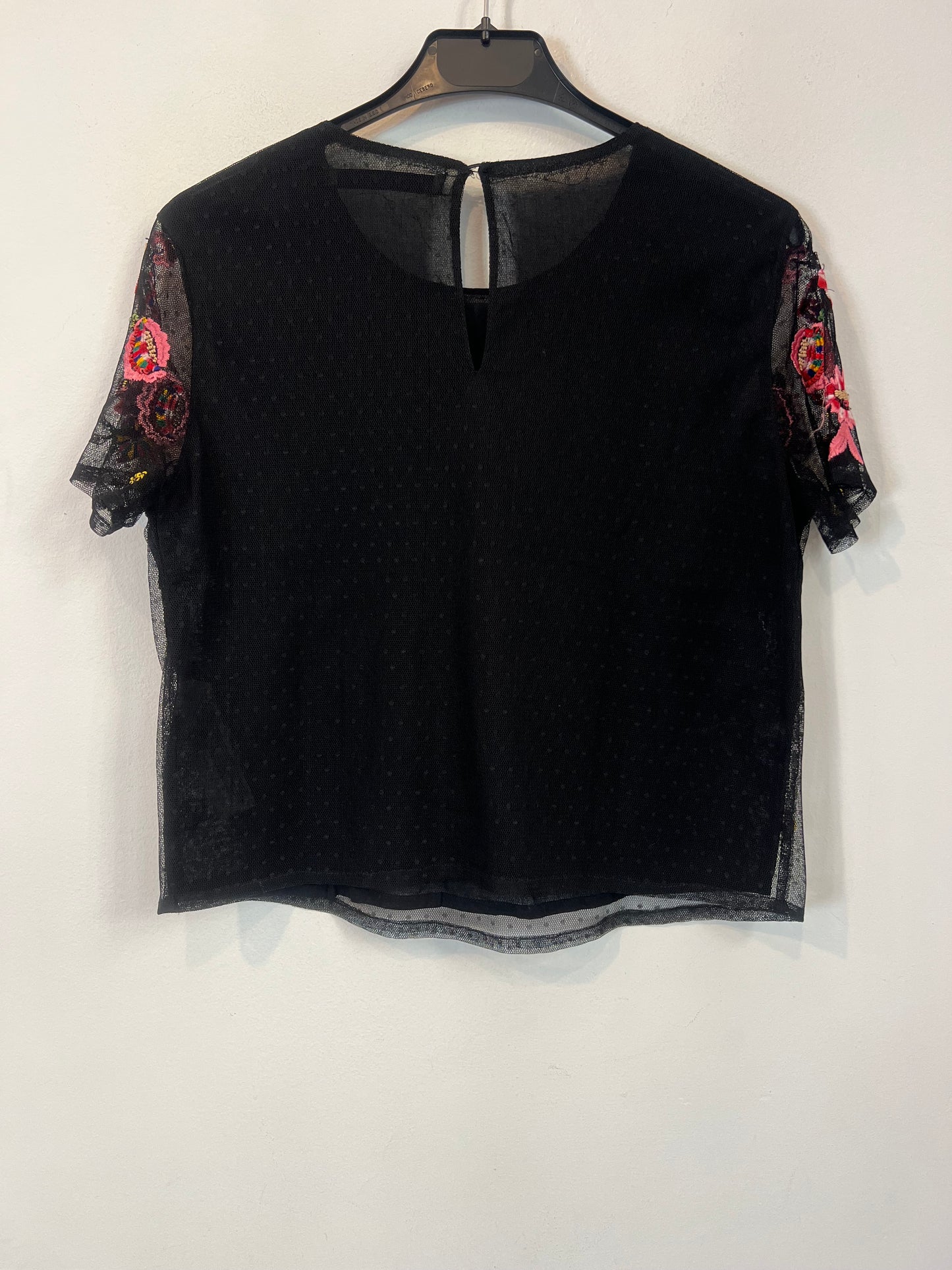 ZARA. top negro bordados T.s
