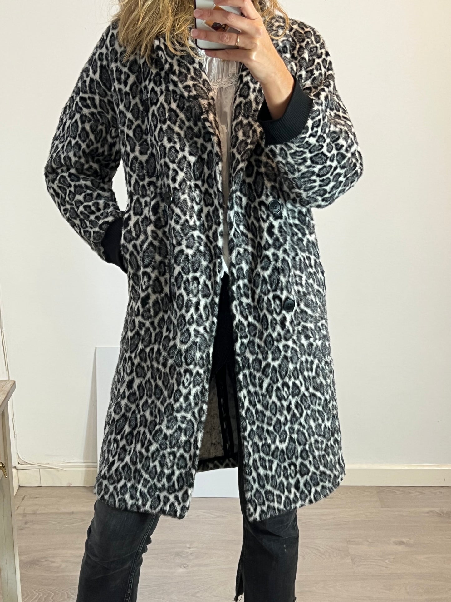 BIMBA Y LOLA. Abrigo textura animal print. TS