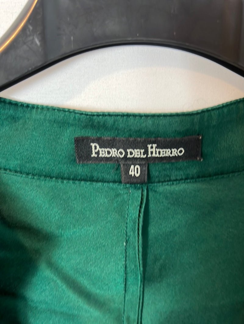 PEDRO DE HIERRO. Blusa verde fluida T.40