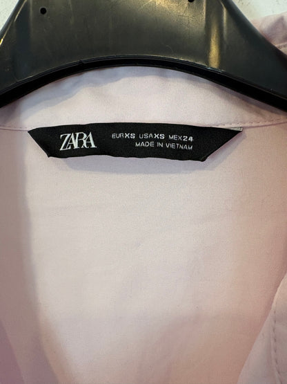 ZARA. Camisa rosa claro bolsillo