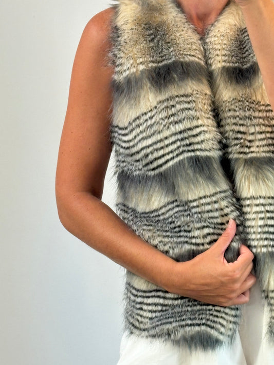 STRADIVARIUS. Front fur vest. T.S.