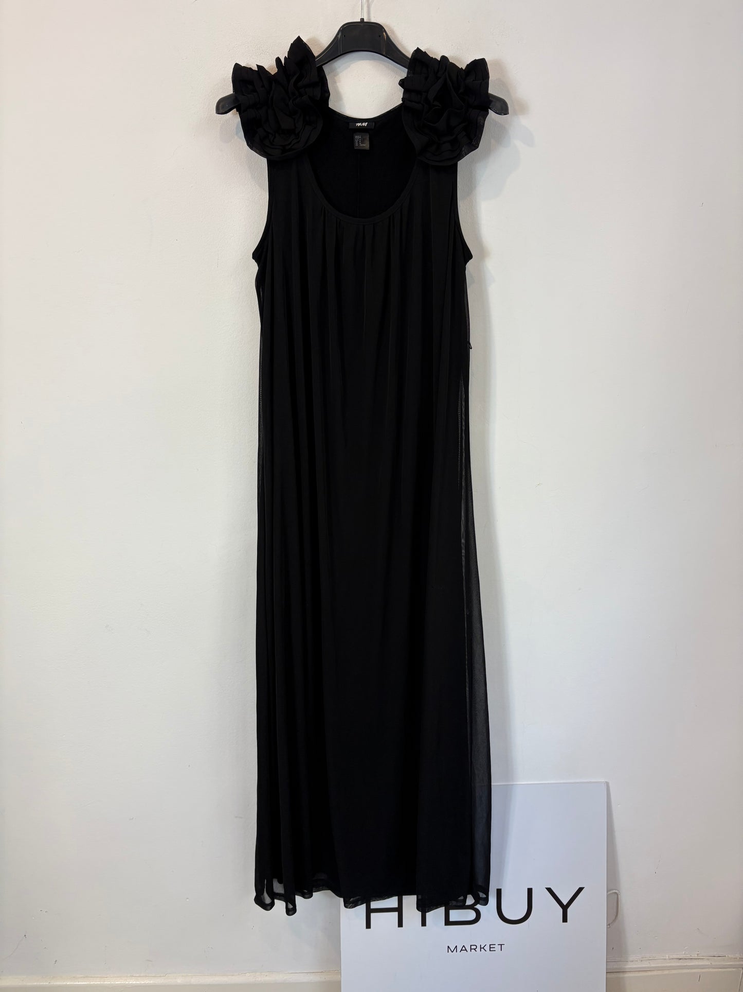H&amp;M. Black floral shoulder dress Tm
