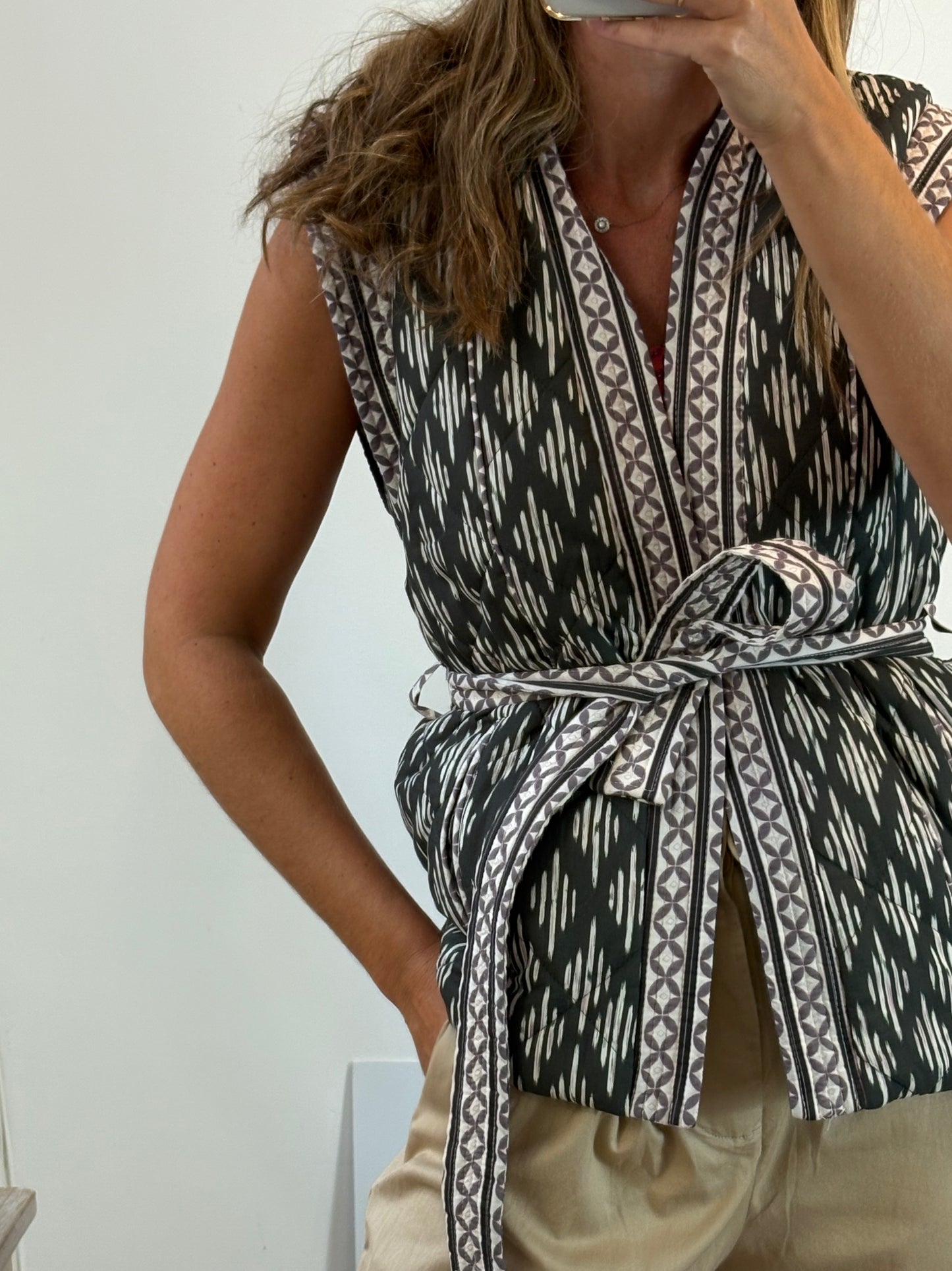 MANGO. Chaleco acolchado cinturón. T S