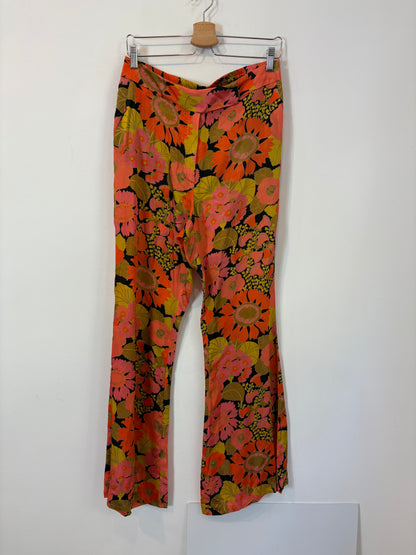 EL CORTE INGLÉS. Total look fluido estampado. T M