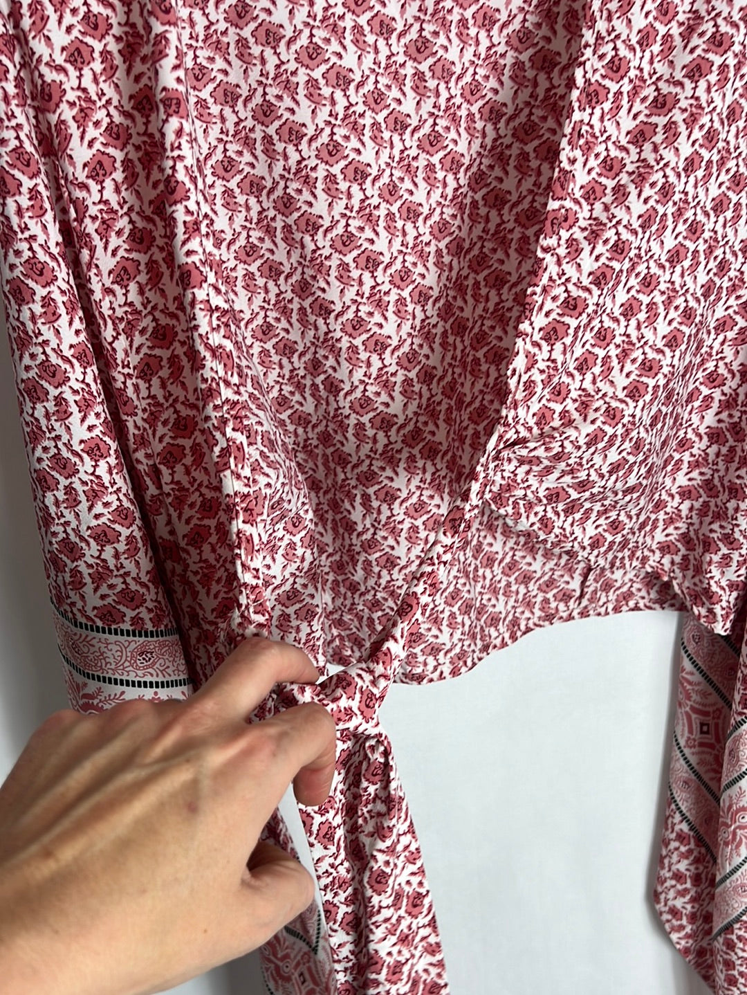 PRETTYLITTLETHING. Top nudo detalle mangas. T 38