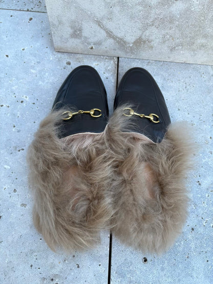 GUCCI. Mules Princetown forro pelo. T 38