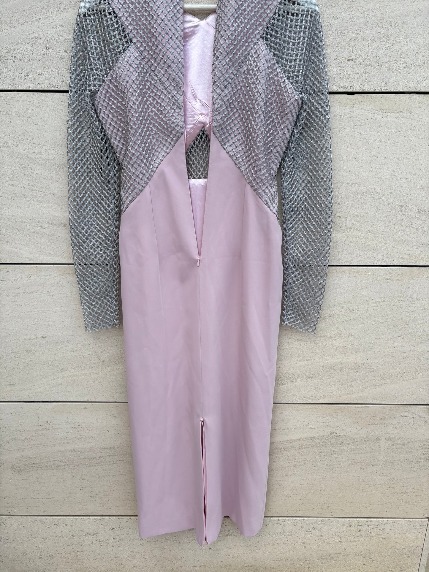 VICTORIA COLECCIÓN. Vestido rosa empolvado y gris