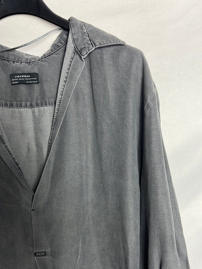 ZARA. Blusa gris fluida gris. T S