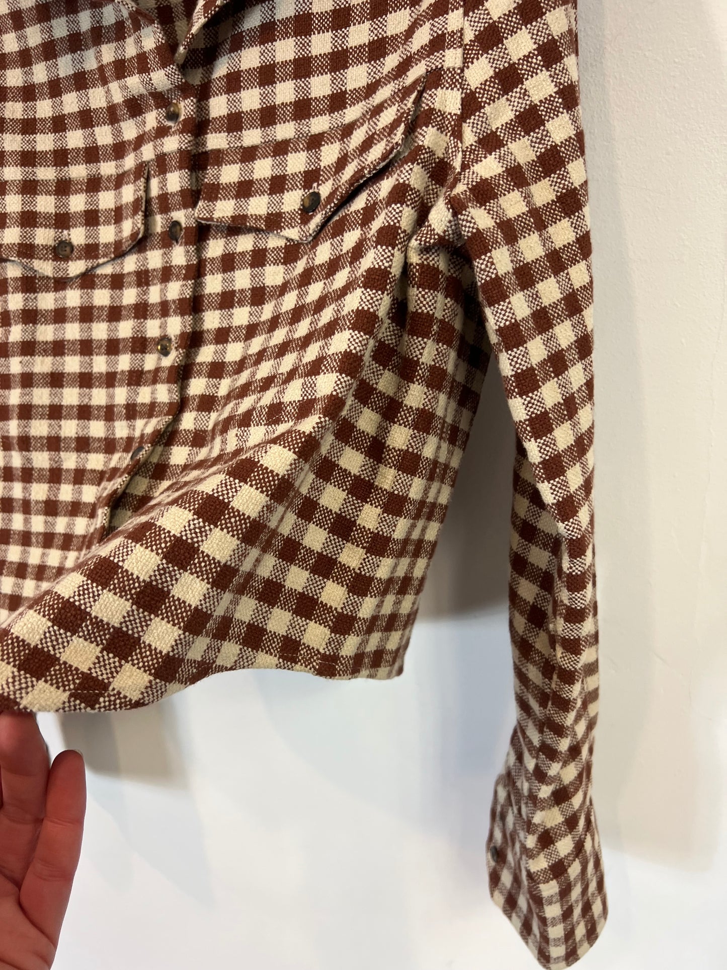 SÉZANE. Camisa textura vichy marrón. T XS