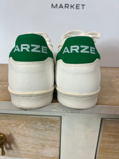 ARZE. Zapatillas blancas detalles verde T.38