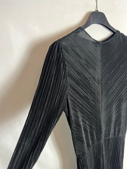 ZARA. Long black pleated dress. TS