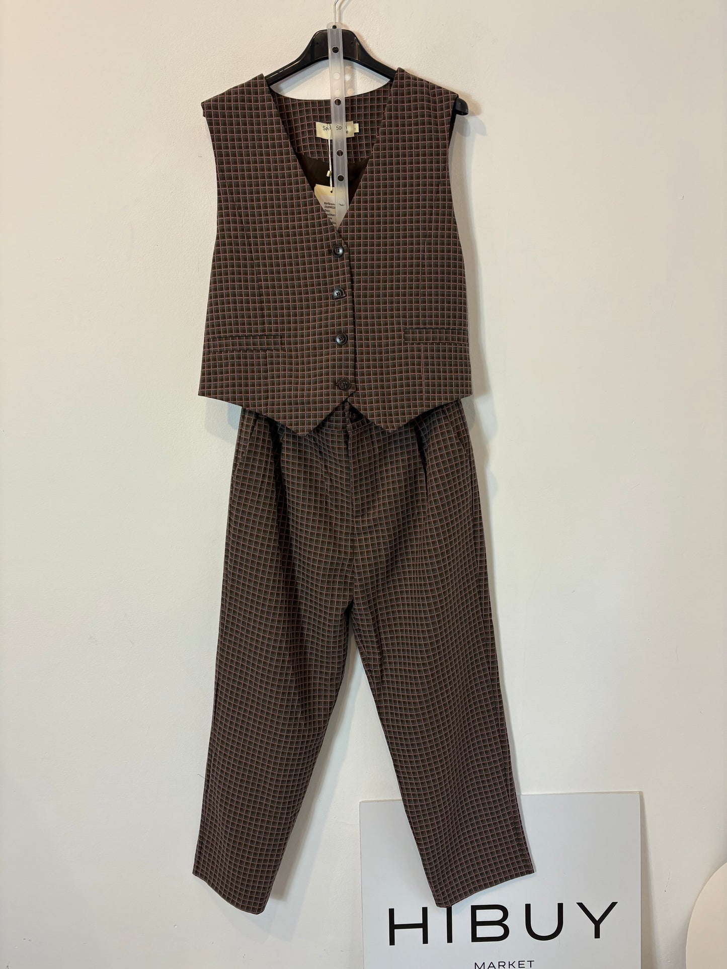 SEE U SOON. Conjunto pantalón y chaleco cuadros