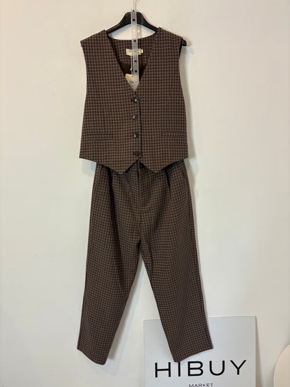 SEE U SOON. Conjunto pantalón y chaleco cuadros