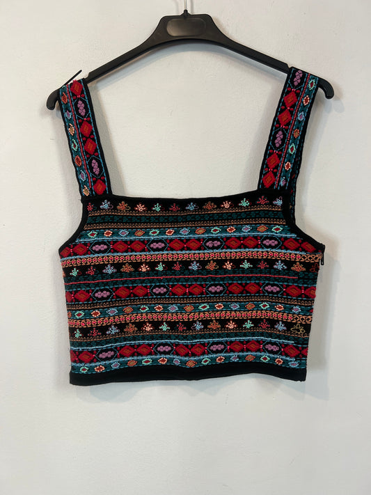 ZARA. top negro bordados T.s