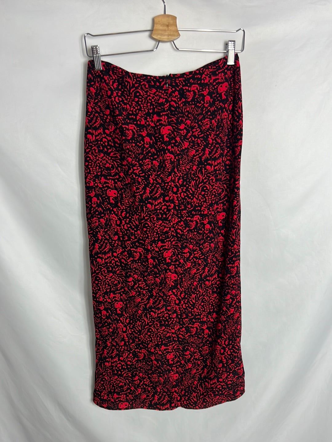 ZARA. Falda midi negra y roja apertura . T S