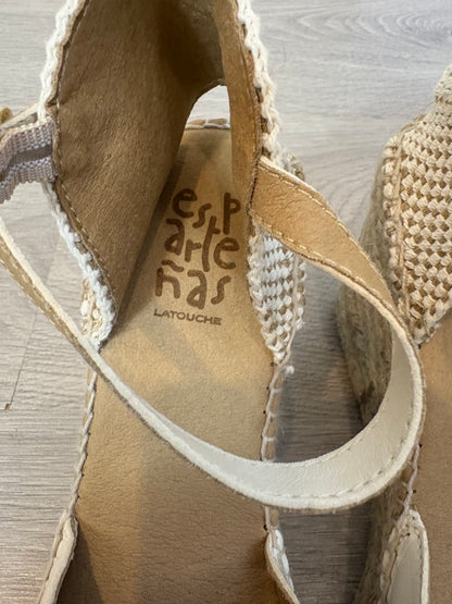 LATOUCHE. Sandalia esparto color crudo