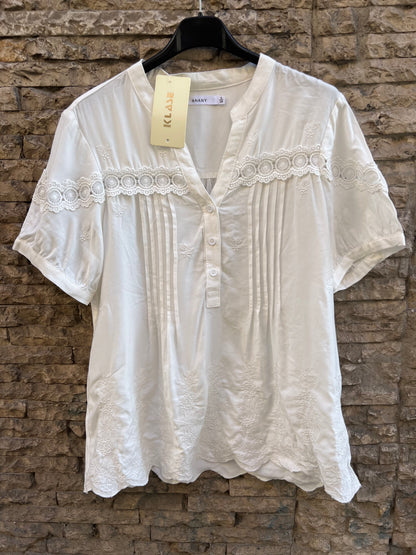 ANANY. Blusa blanca bordados. T S/M