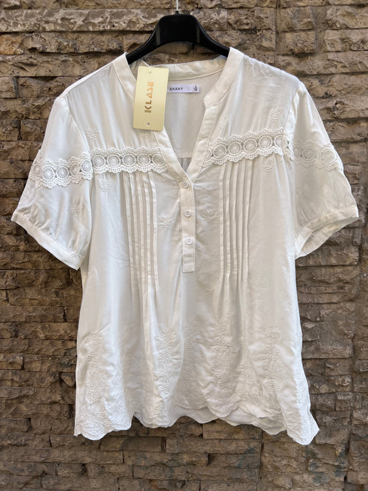 ANANY. Embroidered white blouse. TS/M