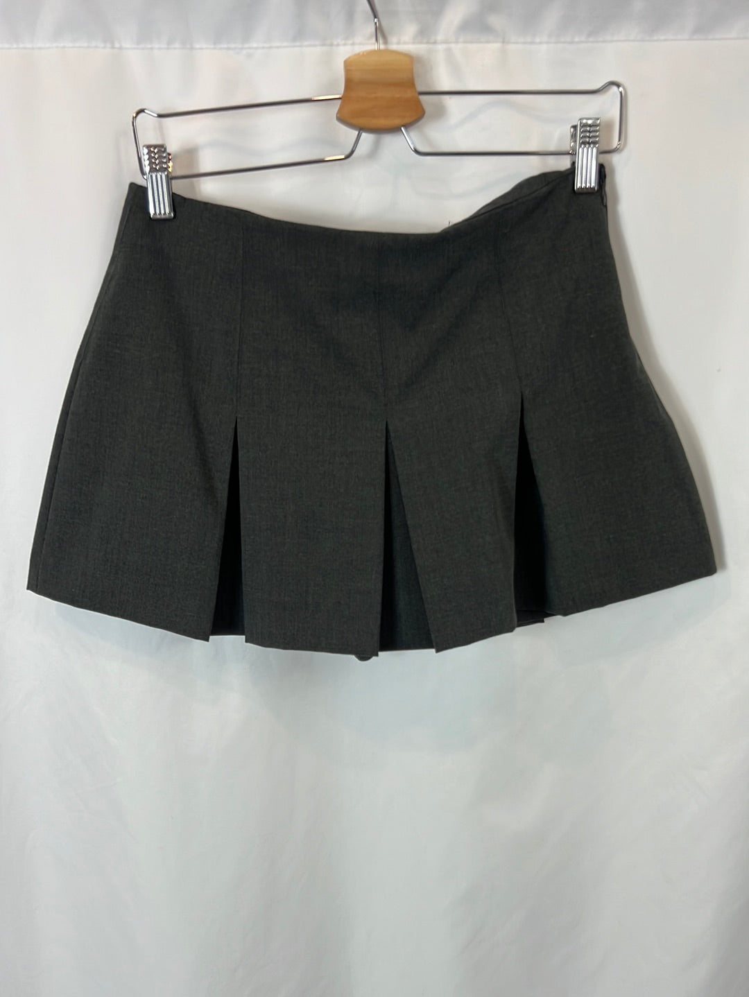 ZARA. Pleated grey skirt/trousers Tm